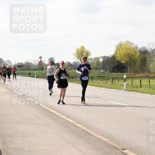 12.04.2026 - 45. Internationalen Wilhelmsburger Insellauf Dr. Thomas Lammeyer http://msf.ph/oto/9444334 12.04.2026 10:18:43 Laufen 3408, 4367, 4402 meine-sportfotos.de