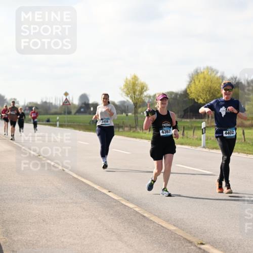 12.04.2026 - 45. Internationalen Wilhelmsburger Insellauf Dr. Thomas Lammeyer http://msf.ph/oto/9444347 12.04.2026 10:18:45 Laufen 3408, 4367, 4402 meine-sportfotos.de