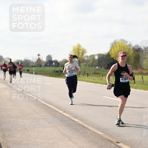 12.04.2026 - 45. Internationalen Wilhelmsburger Insellauf Dr. Thomas Lammeyer http://msf.ph/oto/9444353 12.04.2026 10:18:45 Laufen 3408, 4367, 4402 meine-sportfotos.de