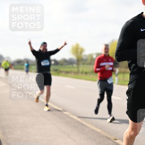 12.04.2026 - 45. Internationalen Wilhelmsburger Insellauf Dr. Thomas Lammeyer http://msf.ph/oto/9444438 12.04.2026 10:19:00 Laufen 45, 3546 meine-sportfotos.de