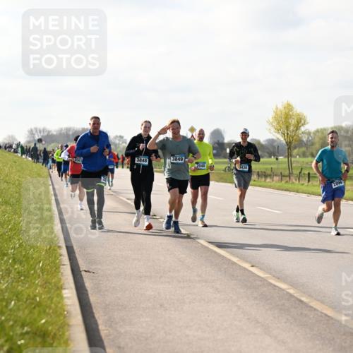 12.04.2026 - 45. Internationalen Wilhelmsburger Insellauf Dr. Thomas Lammeyer http://msf.ph/oto/9444470 12.04.2026 10:19:09 Laufen 5563, 3848, 3849, 2048, 3430, 2899 meine-sportfotos.de