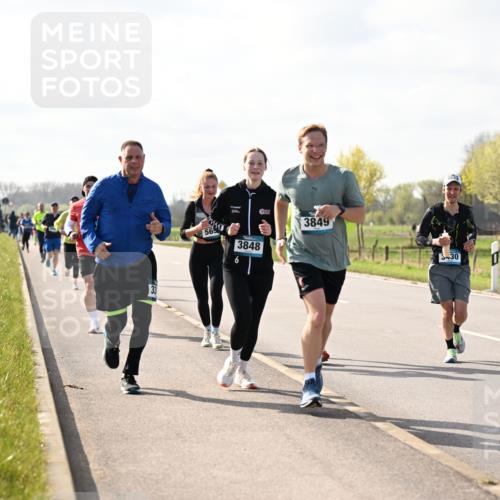 12.04.2026 - 45. Internationalen Wilhelmsburger Insellauf Dr. Thomas Lammeyer http://msf.ph/oto/9444480 12.04.2026 10:19:11 Laufen 3849, 565, 3848, 6, 3430 meine-sportfotos.de