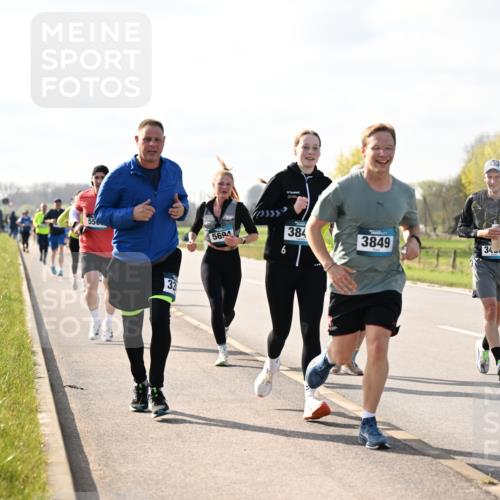 12.04.2026 - 45. Internationalen Wilhelmsburger Insellauf Dr. Thomas Lammeyer http://msf.ph/oto/9444484 12.04.2026 10:19:12 Laufen 556, 33, 5694, 6, 384, 3849, 34 meine-sportfotos.de
