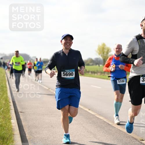12.04.2026 - 45. Internationalen Wilhelmsburger Insellauf Dr. Thomas Lammeyer http://msf.ph/oto/9444535 12.04.2026 10:19:21 Laufen 5690, 5598, 3307 meine-sportfotos.de