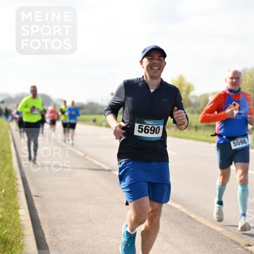 12.04.2026 - 45. Internationalen Wilhelmsburger Insellauf Dr. Thomas Lammeyer http://msf.ph/oto/9444538 12.04.2026 10:19:21 Laufen 5690, 5598, 330 meine-sportfotos.de