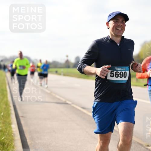 12.04.2026 - 45. Internationalen Wilhelmsburger Insellauf Dr. Thomas Lammeyer http://msf.ph/oto/9444541 12.04.2026 10:19:21 Laufen 5690, 5598 meine-sportfotos.de