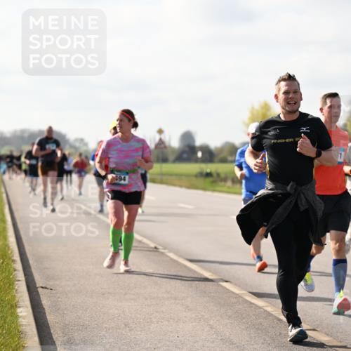 12.04.2026 - 45. Internationalen Wilhelmsburger Insellauf Dr. Thomas Lammeyer http://msf.ph/oto/9444599 12.04.2026 10:19:34 Laufen 494, 20, 2995, 5562 meine-sportfotos.de