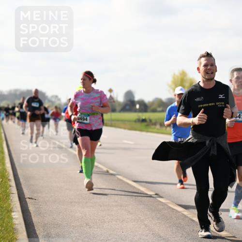12.04.2026 - 45. Internationalen Wilhelmsburger Insellauf Dr. Thomas Lammeyer http://msf.ph/oto/9444600 12.04.2026 10:19:34 Laufen 3494, 2015, 41, 2995, 5562 meine-sportfotos.de