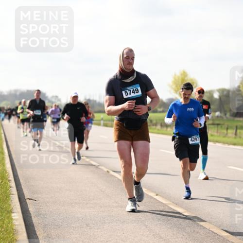 12.04.2026 - 45. Internationalen Wilhelmsburger Insellauf Dr. Thomas Lammeyer http://msf.ph/oto/9444634 12.04.2026 10:19:40 Laufen 5749, 4297, 4700 meine-sportfotos.de