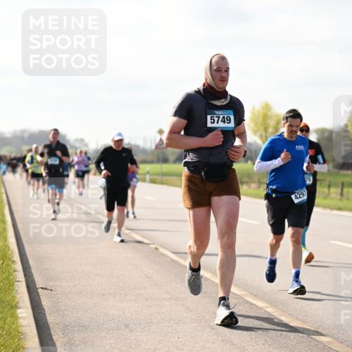 12.04.2026 - 45. Internationalen Wilhelmsburger Insellauf Dr. Thomas Lammeyer http://msf.ph/oto/9444636 12.04.2026 10:19:41 Laufen 5749, 4297, 75 meine-sportfotos.de