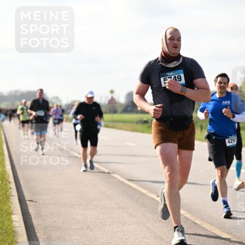 12.04.2026 - 45. Internationalen Wilhelmsburger Insellauf Dr. Thomas Lammeyer http://msf.ph/oto/9444639 12.04.2026 10:19:41 Laufen 5749, 4297 meine-sportfotos.de