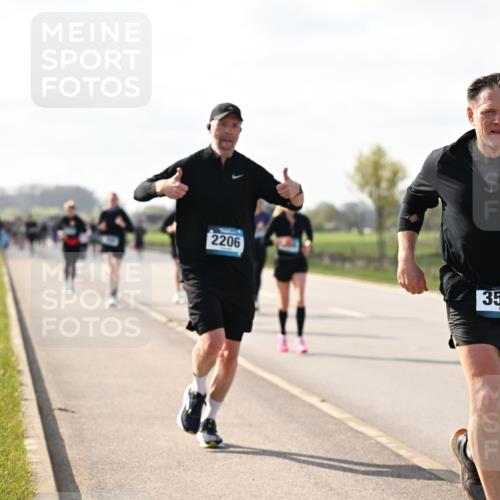 12.04.2026 - 45. Internationalen Wilhelmsburger Insellauf Dr. Thomas Lammeyer http://msf.ph/oto/9444748 12.04.2026 10:19:58 Laufen 2206, 3553 meine-sportfotos.de
