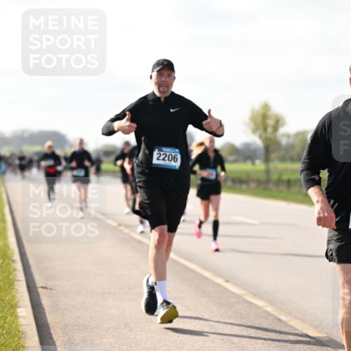 12.04.2026 - 45. Internationalen Wilhelmsburger Insellauf Dr. Thomas Lammeyer http://msf.ph/oto/9444749 12.04.2026 10:19:58 Laufen 2206, 3553 meine-sportfotos.de