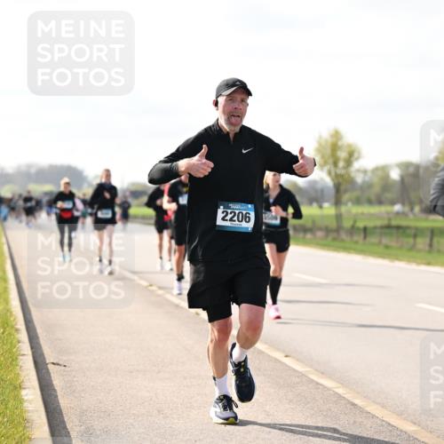 12.04.2026 - 45. Internationalen Wilhelmsburger Insellauf Dr. Thomas Lammeyer http://msf.ph/oto/9444750 12.04.2026 10:19:58 Laufen 2206, 3553 meine-sportfotos.de