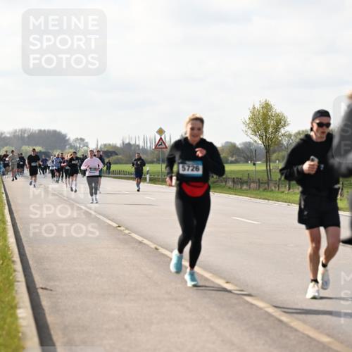 12.04.2026 - 45. Internationalen Wilhelmsburger Insellauf Dr. Thomas Lammeyer http://msf.ph/oto/9444786 12.04.2026 10:20:05 Laufen 5726, 3680 meine-sportfotos.de