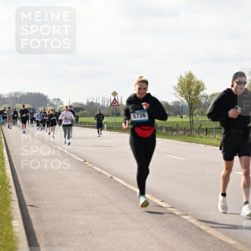 12.04.2026 - 45. Internationalen Wilhelmsburger Insellauf Dr. Thomas Lammeyer http://msf.ph/oto/9444787 12.04.2026 10:20:05 Laufen 5421, 5726, 3680 meine-sportfotos.de