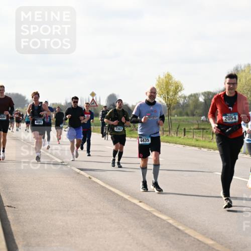 12.04.2026 - 45. Internationalen Wilhelmsburger Insellauf Dr. Thomas Lammeyer http://msf.ph/oto/9444873 12.04.2026 10:20:28 Laufen 4682, 4681, 3363, 4435, 2054, 359 meine-sportfotos.de