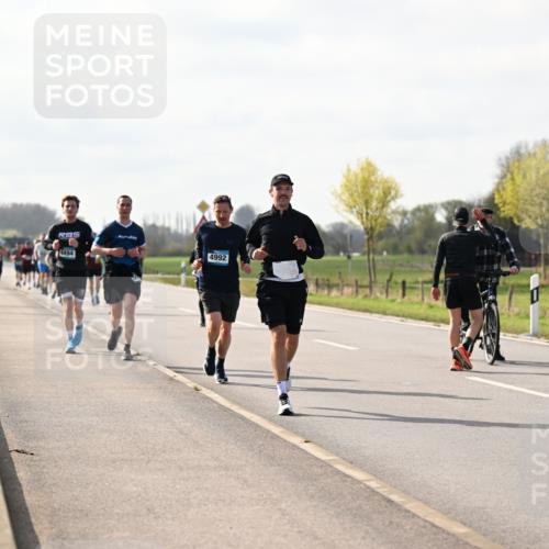 12.04.2026 - 45. Internationalen Wilhelmsburger Insellauf Dr. Thomas Lammeyer http://msf.ph/oto/9444921 12.04.2026 10:20:37 Laufen 4494, 4992, 15 meine-sportfotos.de