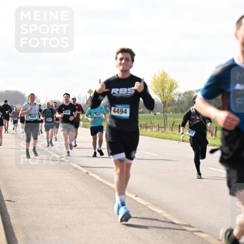 12.04.2026 - 45. Internationalen Wilhelmsburger Insellauf Dr. Thomas Lammeyer http://msf.ph/oto/9444950 12.04.2026 10:20:43 Laufen 5649, 2809, 3063, 4182, 3952, 4494 meine-sportfotos.de