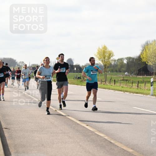12.04.2026 - 45. Internationalen Wilhelmsburger Insellauf Dr. Thomas Lammeyer http://msf.ph/oto/9444961 12.04.2026 10:20:45 Laufen 5649, 2809, 4182, 3952 meine-sportfotos.de