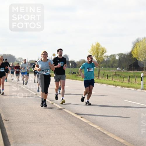12.04.2026 - 45. Internationalen Wilhelmsburger Insellauf Dr. Thomas Lammeyer http://msf.ph/oto/9444962 12.04.2026 10:20:45 Laufen 5649, 2809, 182, 3952 meine-sportfotos.de