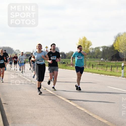 12.04.2026 - 45. Internationalen Wilhelmsburger Insellauf Dr. Thomas Lammeyer http://msf.ph/oto/9444963 12.04.2026 10:20:45 Laufen 5649, 2809, 4182, 3952 meine-sportfotos.de