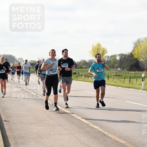 12.04.2026 - 45. Internationalen Wilhelmsburger Insellauf Dr. Thomas Lammeyer http://msf.ph/oto/9444965 12.04.2026 10:20:45 Laufen 5649, 3063, 2809, 4182, 3952 meine-sportfotos.de