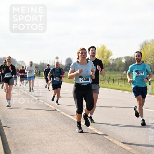 12.04.2026 - 45. Internationalen Wilhelmsburger Insellauf Dr. Thomas Lammeyer http://msf.ph/oto/9444974 12.04.2026 10:20:46 Laufen 5649, 3063, 2809, 3952 meine-sportfotos.de