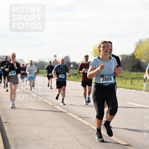 12.04.2026 - 45. Internationalen Wilhelmsburger Insellauf Dr. Thomas Lammeyer http://msf.ph/oto/9444979 12.04.2026 10:20:47 Laufen 5649, 2809, 3952 meine-sportfotos.de