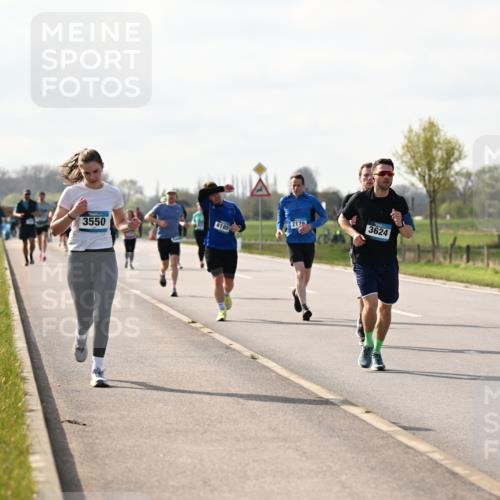 12.04.2026 - 45. Internationalen Wilhelmsburger Insellauf Dr. Thomas Lammeyer http://msf.ph/oto/9445118 12.04.2026 10:21:20 Laufen 4185, 3550, 2170, 3624 meine-sportfotos.de