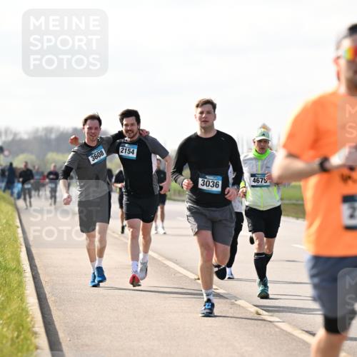 12.04.2026 - 45. Internationalen Wilhelmsburger Insellauf Dr. Thomas Lammeyer http://msf.ph/oto/9445236 12.04.2026 10:22:18 Laufen 3608, 2154, 4675, 3036, 2371 meine-sportfotos.de