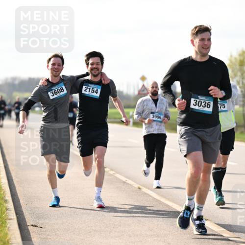 12.04.2026 - 45. Internationalen Wilhelmsburger Insellauf Dr. Thomas Lammeyer http://msf.ph/oto/9445251 12.04.2026 10:22:20 Laufen 3608, 2154, 3996, 3036, 75 meine-sportfotos.de