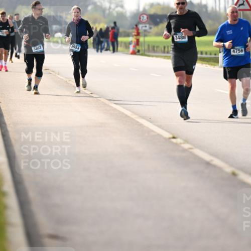 12.04.2026 - 45. Internationalen Wilhelmsburger Insellauf Dr. Thomas Lammeyer http://msf.ph/oto/9445290 12.04.2026 10:22:30 Laufen 3887, 3923, 3488, 4756 meine-sportfotos.de