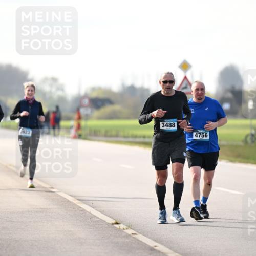 12.04.2026 - 45. Internationalen Wilhelmsburger Insellauf Dr. Thomas Lammeyer http://msf.ph/oto/9445300 12.04.2026 10:22:32 Laufen 1923, 3887, 3488, 4756 meine-sportfotos.de