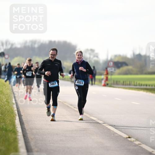 12.04.2026 - 45. Internationalen Wilhelmsburger Insellauf Dr. Thomas Lammeyer http://msf.ph/oto/9445302 12.04.2026 10:22:33 Laufen 3887, 3923, 3488 meine-sportfotos.de