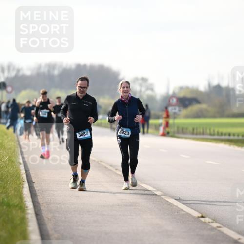 12.04.2026 - 45. Internationalen Wilhelmsburger Insellauf Dr. Thomas Lammeyer http://msf.ph/oto/9445303 12.04.2026 10:22:33 Laufen 3887, 3923, 3488 meine-sportfotos.de