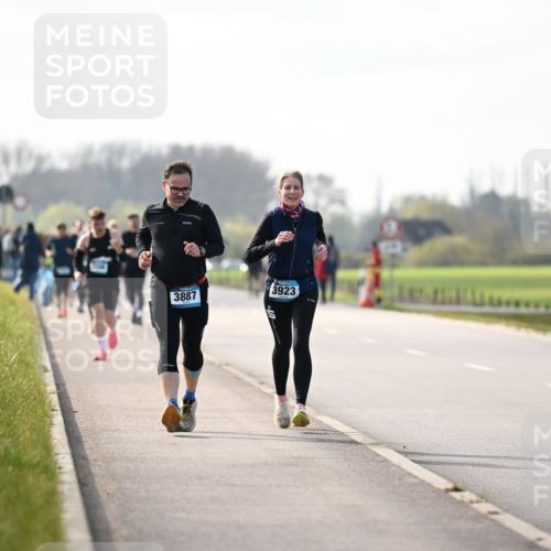 12.04.2026 - 45. Internationalen Wilhelmsburger Insellauf Dr. Thomas Lammeyer http://msf.ph/oto/9445304 12.04.2026 10:22:33 Laufen 3887, 3923, 3488 meine-sportfotos.de