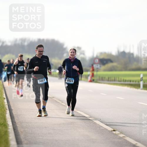 12.04.2026 - 45. Internationalen Wilhelmsburger Insellauf Dr. Thomas Lammeyer http://msf.ph/oto/9445306 12.04.2026 10:22:33 Laufen 3887, 3923, 3488 meine-sportfotos.de