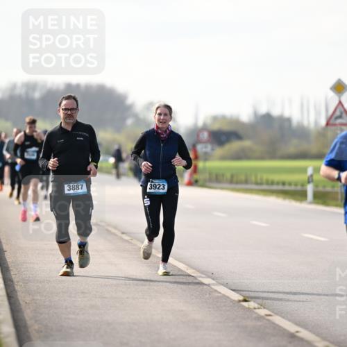 12.04.2026 - 45. Internationalen Wilhelmsburger Insellauf Dr. Thomas Lammeyer http://msf.ph/oto/9445311 12.04.2026 10:22:34 Laufen 3887, 3923, 4756, 34 meine-sportfotos.de