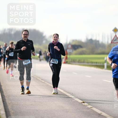 12.04.2026 - 45. Internationalen Wilhelmsburger Insellauf Dr. Thomas Lammeyer http://msf.ph/oto/9445312 12.04.2026 10:22:34 Laufen 3887, 3923, 4756 meine-sportfotos.de