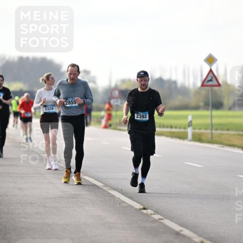 12.04.2026 - 45. Internationalen Wilhelmsburger Insellauf Dr. Thomas Lammeyer http://msf.ph/oto/9445366 12.04.2026 10:22:48 Laufen 303, 3329, 2855, 2392 meine-sportfotos.de