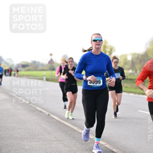 12.04.2026 - 45. Internationalen Wilhelmsburger Insellauf Dr. Thomas Lammeyer http://msf.ph/oto/9445456 12.04.2026 10:23:10 Laufen 3999, 103, 4, 5284 meine-sportfotos.de