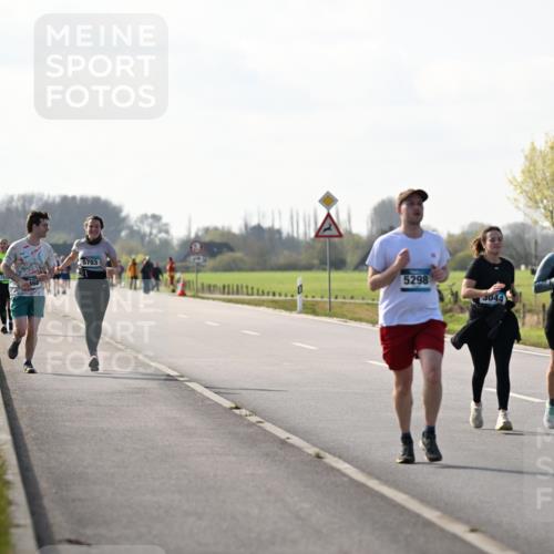 12.04.2026 - 45. Internationalen Wilhelmsburger Insellauf Dr. Thomas Lammeyer http://msf.ph/oto/9447452 12.04.2026 10:30:02 Laufen 5703, 5298, 3044, 3045 meine-sportfotos.de