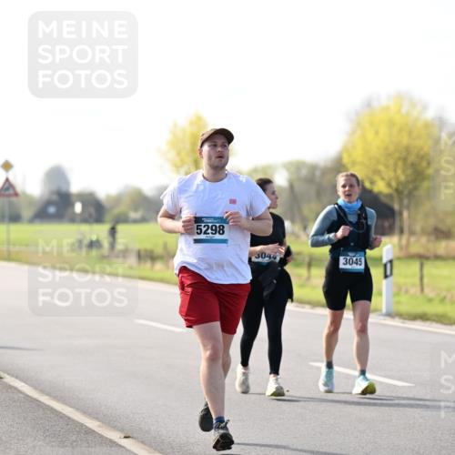 12.04.2026 - 45. Internationalen Wilhelmsburger Insellauf Dr. Thomas Lammeyer http://msf.ph/oto/9447458 12.04.2026 10:30:04 Laufen 5298, 3044, 3045 meine-sportfotos.de