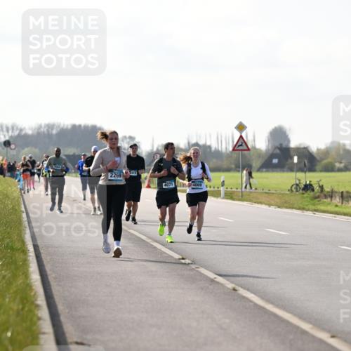 12.04.2026 - 45. Internationalen Wilhelmsburger Insellauf Dr. Thomas Lammeyer http://msf.ph/oto/9447520 12.04.2026 10:30:31 Laufen 3064, 419, 2269, 4071, 4069 meine-sportfotos.de