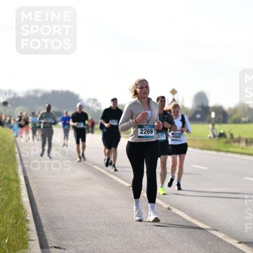 12.04.2026 - 45. Internationalen Wilhelmsburger Insellauf Dr. Thomas Lammeyer http://msf.ph/oto/9447534 12.04.2026 10:30:34 Laufen 2269, 071, 4069 meine-sportfotos.de