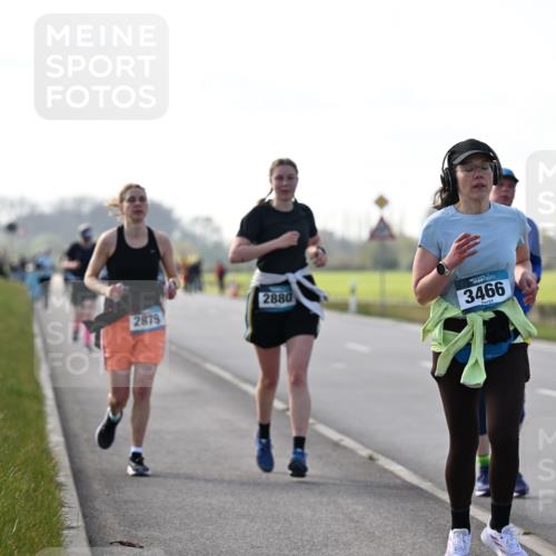 12.04.2026 - 45. Internationalen Wilhelmsburger Insellauf Dr. Thomas Lammeyer http://msf.ph/oto/9447617 12.04.2026 10:30:54 Laufen 2879, 2880, 3466 meine-sportfotos.de