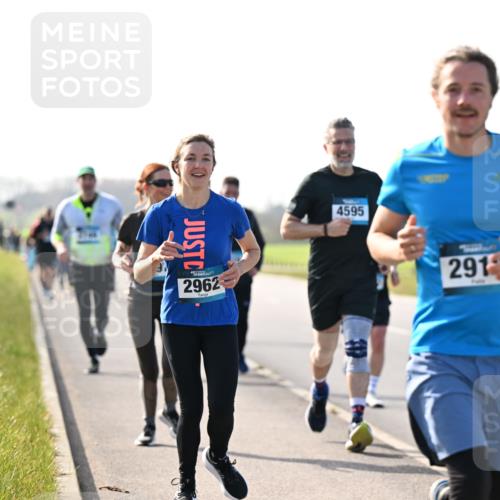 12.04.2026 - 45. Internationalen Wilhelmsburger Insellauf Dr. Thomas Lammeyer http://msf.ph/oto/9448104 12.04.2026 10:33:13 Laufen 2962, 4595, 291 meine-sportfotos.de