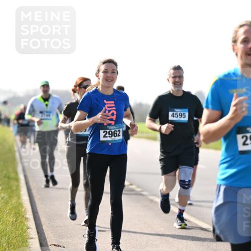 12.04.2026 - 45. Internationalen Wilhelmsburger Insellauf Dr. Thomas Lammeyer http://msf.ph/oto/9448105 12.04.2026 10:33:13 Laufen 45, 2962, 4595, 2919 meine-sportfotos.de