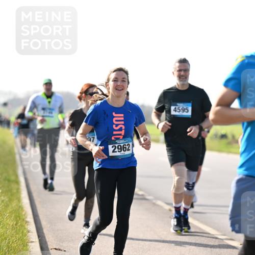12.04.2026 - 45. Internationalen Wilhelmsburger Insellauf Dr. Thomas Lammeyer http://msf.ph/oto/9448106 12.04.2026 10:33:14 Laufen 2962, 4595, 2919 meine-sportfotos.de